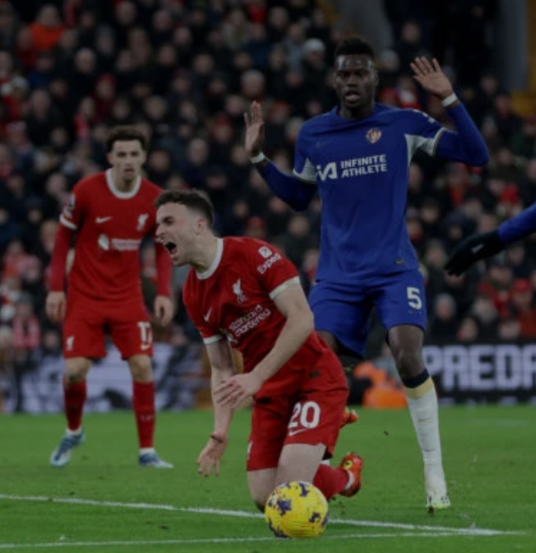 Horrible Gabriel Agbonlahor trashes the £35 million Chelsea player following his Liverpool performance