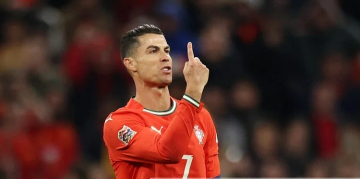 Report: Arsenal chief admits he once made a signing that left Cristiano Ronaldo so…see more